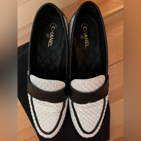 CHANEL 2017 Loafers Size 38 in great condition - Picture 7 of 7